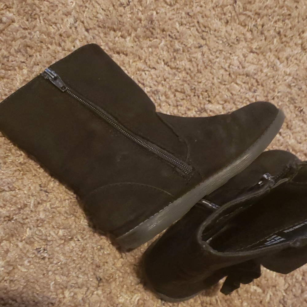 Boots - Picture 4 of 4